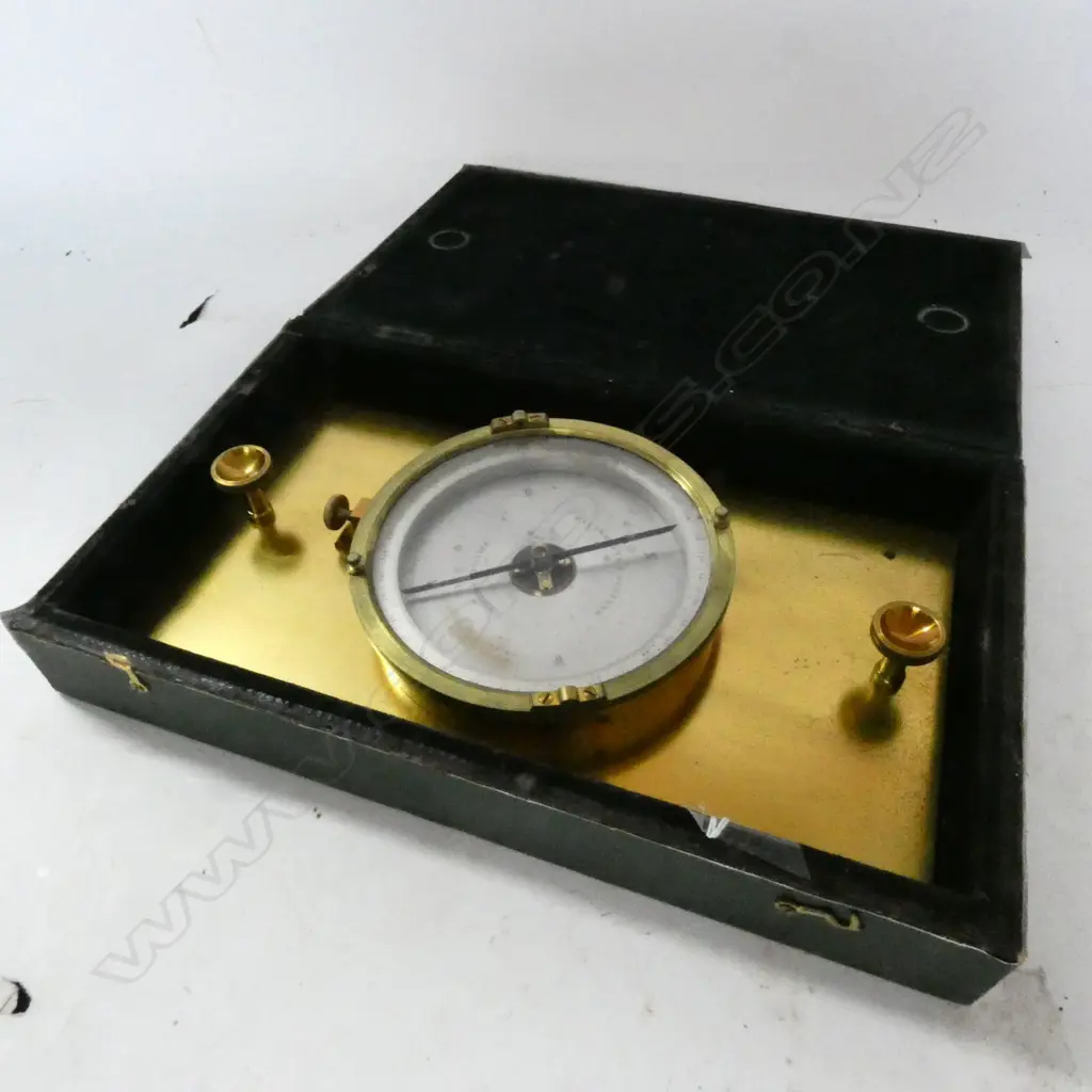 BRASS COMPASS WITH SIVERED DIAL MARKED: 'HILDEBRAND & SCHRAMM, FREIBERG, SACHSEN' SET IN HOLDING FRAME AND BOX Image 1++